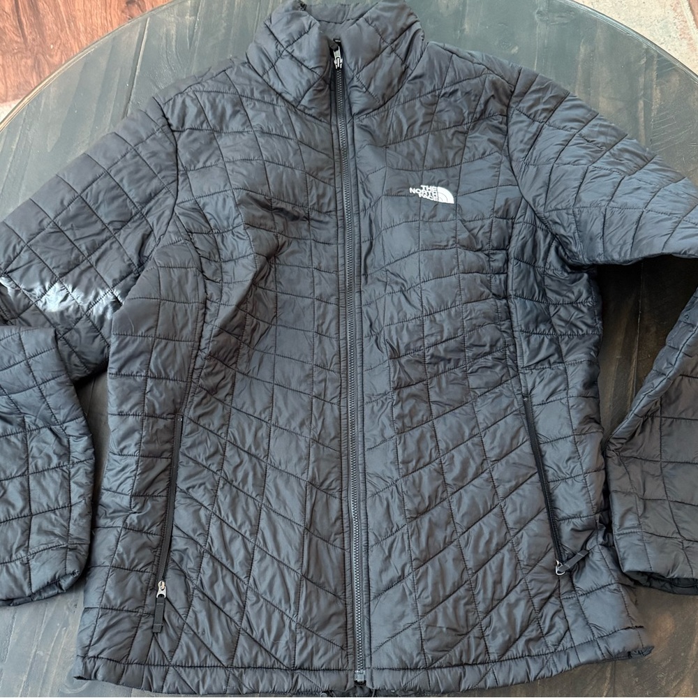 The North Face Women's Black Quilted Puffer Jacket - Thermoball- EUC